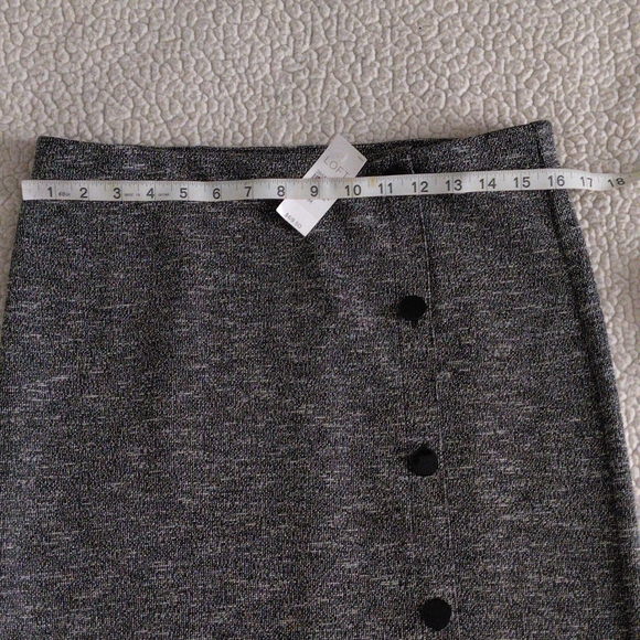 NWT Loft Medium Button Down Grey Pencil Skirt - Picture 7 of 12